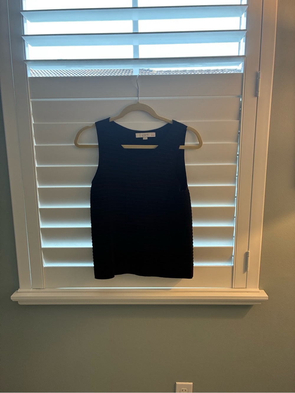 LOFT Black Textured Sleeveless Shell Top